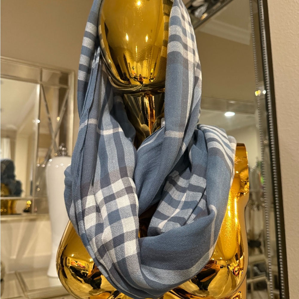 Bundle 4 Scarfs.